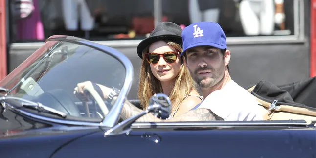 Ultah Pernikahan Adam Levine - Behati Prinsloo, Romantis Manis!