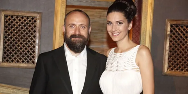 Ultah Pernikahan Dengan Halit Ergenc, Berguzar Korel Lakukan Ini Ultah Pernikahan Dengan Halit Ergenc, Berguzar Korel Lakukan Ini