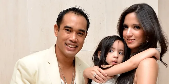 Ultah Pernikahan ke-6, Nia Ramadhani Beri Kado Ini Untuk Suami Ultah Pernikahan ke-6, Nia Ramadhani Beri Kado Ini Untuk Suami