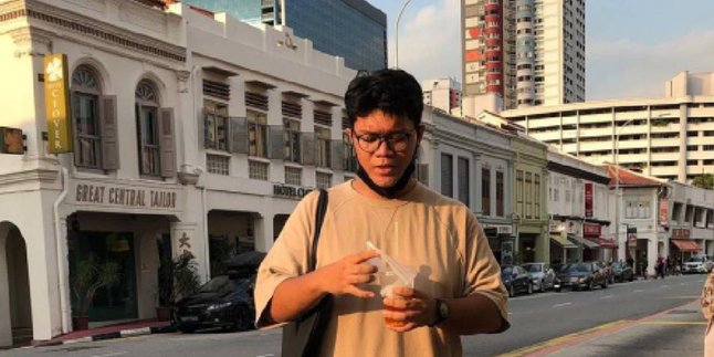 Umar Sirhan Rilis Single yang Bertajuk LOVE FROM AFAR