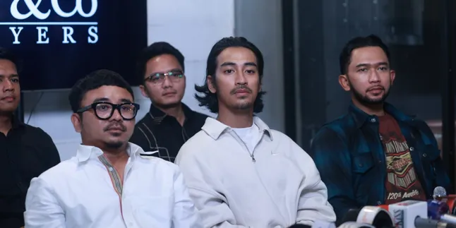 Umi Pipik Doakan Abidzar Jadi Lebih Sabar Saat Ulang Tahunnya yang ke-24 Umi Pipik Doakan Abidzar Jadi Lebih Sabar Saat Ulang Tahunnya yang ke-24