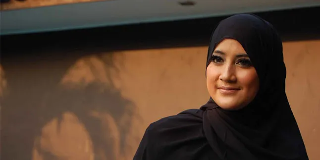 Umi Pipik Gemetar Terima Award Untuk Uje Umi Pipik Gemetar Terima Award Untuk Uje