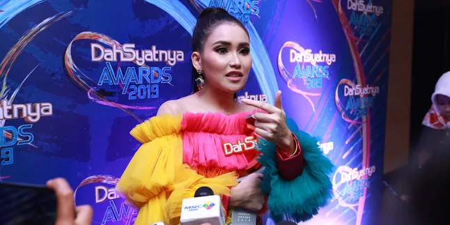 Umrah, Ayu Ting Ting Tak Ajak Orangtua Ke Tanah Suci Umrah, Ayu Ting Ting Tak Ajak Orangtua Ke Tanah Suci