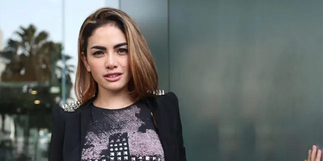 Umrah, Nikita Mirzani Ingin Jodoh Orang Saleh Umrah, Nikita Mirzani Ingin Jodoh Orang Saleh