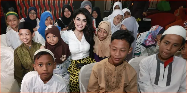 Umrah, Nikita Mirzani Merasa Bertemu Dengan Almarhum Ayah Umrah, Nikita Mirzani Merasa Bertemu Dengan Almarhum Ayah