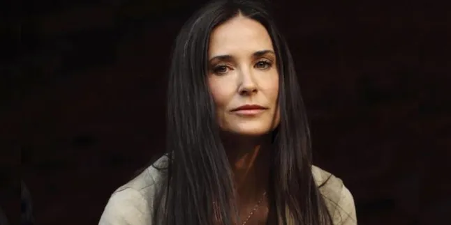 Umur 50 Tahun, Demi Moore Masih PD Tampil 'Buka-Bukaan' Umur 50 Tahun, Demi Moore Masih PD Tampil 'Buka-Bukaan'
