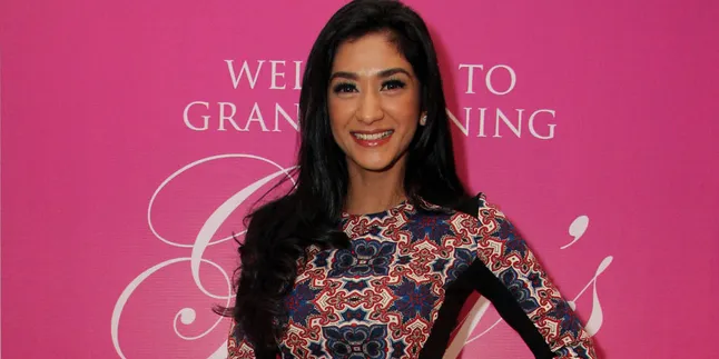 Undangan Sudah Disebar, Nikahan Fanny Ghassani Batal di Hari H Undangan Sudah Disebar, Nikahan Fanny Ghassani Batal di Hari H