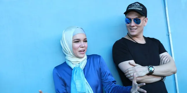Unggah Foto 'Berciuman', Dewi Sandra Kena Kritik Netizen