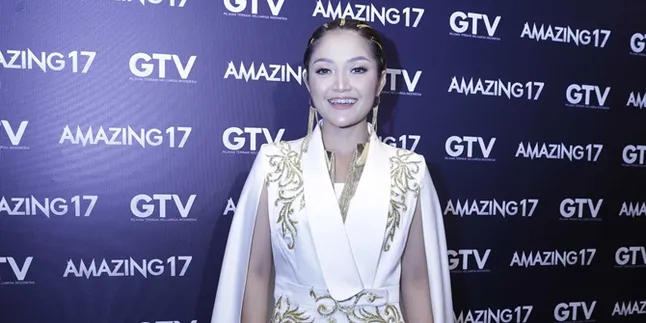 Unggah Foto Dicium Suami, Postingan Siti Badriah Langsung Banjir Doa