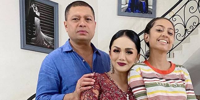 Upload Photo of Raul Lemos on World Father's Day, Krisdayanti Gives Sweet Greetings