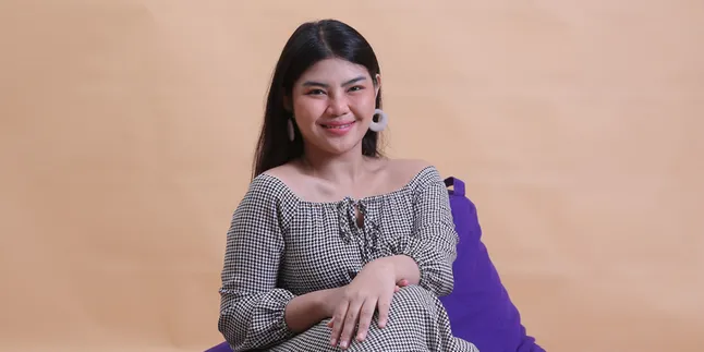 Unggah Foto Selfie, Rosa Meldianti Disebut Terlihat Lebih Tua Unggah Foto Selfie, Rosa Meldianti Disebut Terlihat Lebih Tua