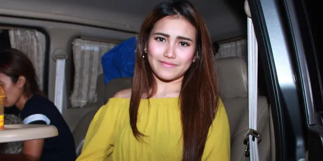 Unggah Quotes Penuh Semangat, Ayu Ting Ting Ingin Balas Haters?