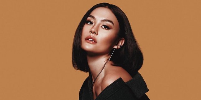 Upload a Photo, Is this Agnez Mo & Raphael Maitimo's 'Code' of Engagement?