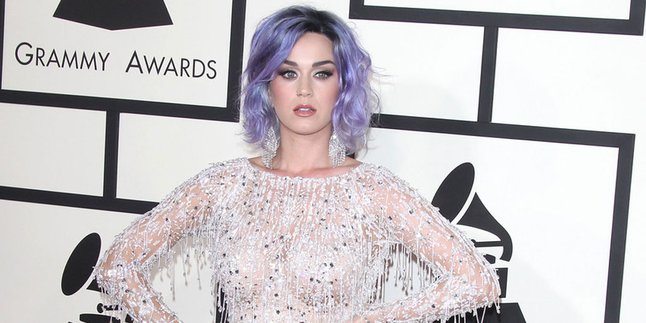 Unggah Video, Inikah Tanda Katy Perry Bakal Bawa Kado Natal?