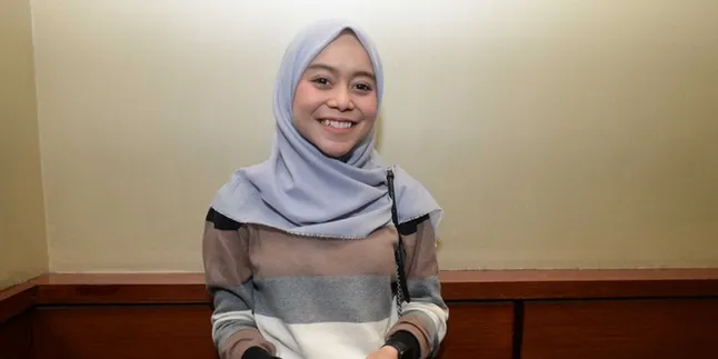 Ditanya Netizen Kenapa Lepas Hijab Ketika Manggung, Ini Jawaban Lesti