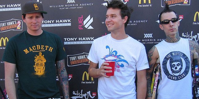 Ungkap Sulitnya Bekerja Bareng Tom DeLonge, Travis Barker Curhat?