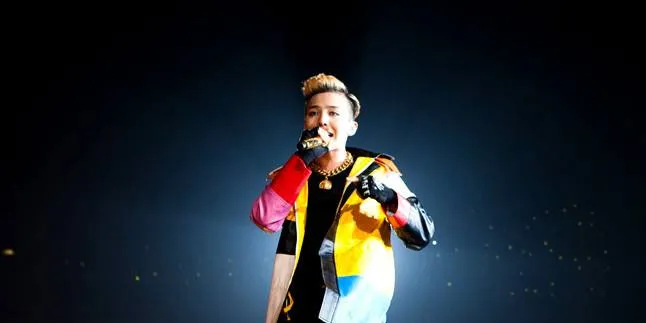 Unik, G-Dragon Buka Konser Dengan Naik Mobil Transparan