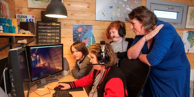 Unik, Orangtua Ini Gunakan Game Untuk Mendidik Anak-Anaknya