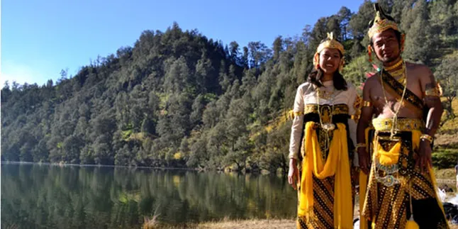 [Unik] Romantisnya Menikah di Puncak Mahameru