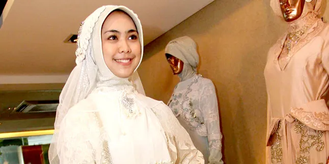 Untuk Nikah, Oki Setiana Dewi Beli Gaun Rp 100 Juta!