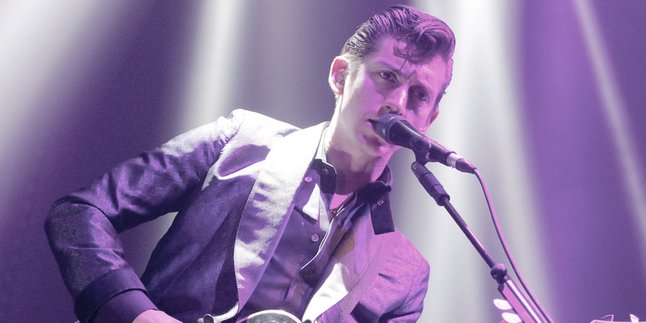 Untuk Seorang Solo Artis, Alex Turner Dianggap Buruk