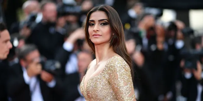 Upacara Mehendi Sonam Kapoor, Meriah Penuh Tawa Bahagia Bersama Keluarga