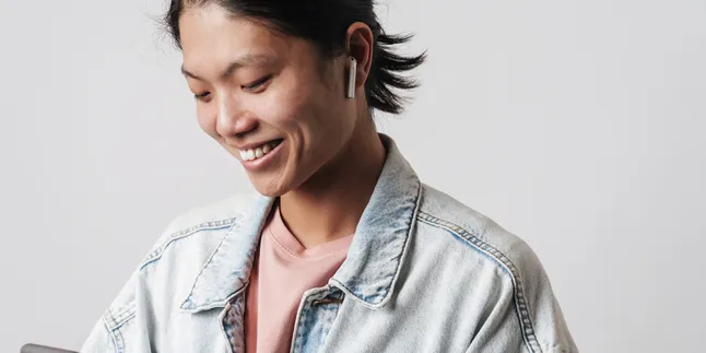 Upgrade Cara Dengerin Musikmu dengan Earphone Paling Hype Buat Gen Z