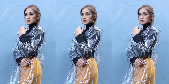Upload Foto Dengan Pose Duduk Yang Menantang, Jedar Tuai Komentar Miring Dari Netizen Upload Foto Dengan Pose Duduk Yang Menantang, Jedar Tuai Komentar Miring Dari Netizen