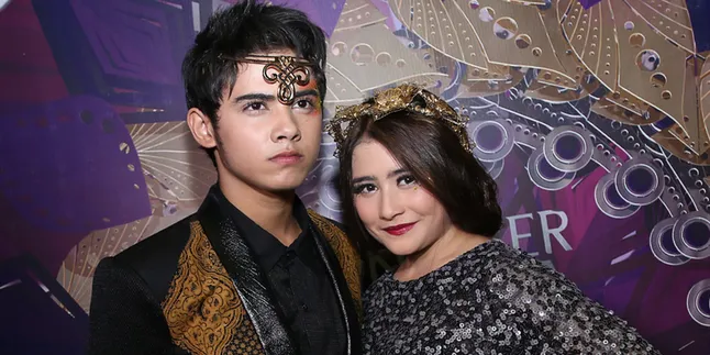Ups, Aliando Tunjukkan Perhatian ke Prilly Latuconsina Ups, Aliando Tunjukkan Perhatian ke Prilly Latuconsina