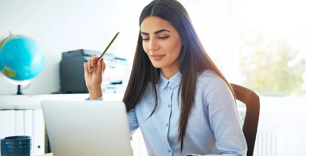 Ups, Dinginnya AC Kantor Bisa Bikin Penuaan Dini?