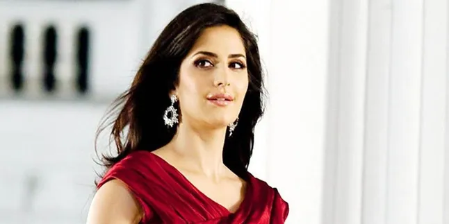 Ups, Katrina Kaif Ketahuan Ciuman di Tempat Umum
