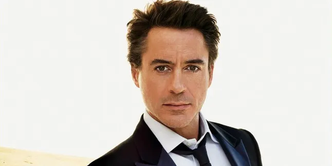 Ups! Robert Downey Jr Lupa Tutup Resleting Celana