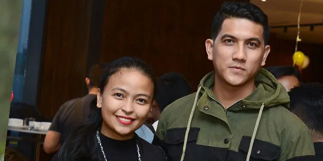 Urus Buah Hati Sendiri, Begini Cara Arda & Tantri Bagi Waktu