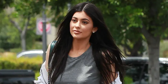 Usaha Kosmetik, Kylie Jenner Beli Mansion Seharga 4,5 Juta Dollar Usaha Kosmetik, Kylie Jenner Beli Mansion Seharga 4,5 Juta Dollar