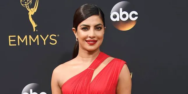 Usai Bikin Heboh Dengan Baju Tak Sensitif, Priyanka Angkat Bicara Usai Bikin Heboh Dengan Baju Tak Sensitif, Priyanka Angkat Bicara
