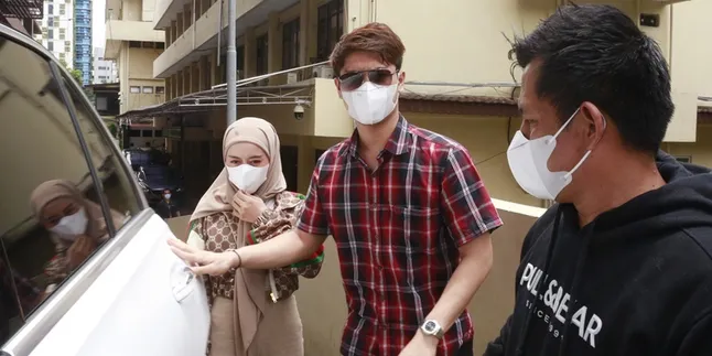 Usai Dicekik dan Dibanting, Lesti Kejora Belum Berencana Cerai dari Rizky Billar Usai Dicekik dan Dibanting, Lesti Kejora Belum Berencana Cerai dari Rizky Billar