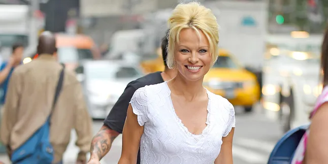 Usai Gugat Cerai, Pamela Anderson Usir Suami dan Anaknya