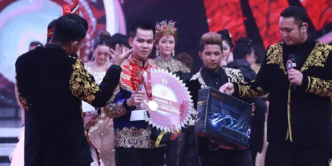 Usai Jadi Juara I, Faul Langsung Boyong Piala Bergilir LIDA ke Kampung Halaman Usai Jadi Juara I, Faul Langsung Boyong Piala Bergilir LIDA ke Kampung Halaman