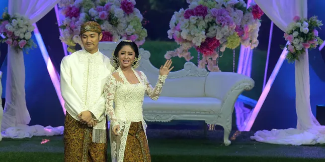 Usai Lakukan Penerawangan, Roy Kiyoshi Sarankan Dewi Perssik Segera Hamil