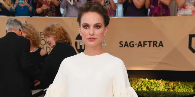 Usai Melahirkan, Natalie Portman 'Sembunyikan' Perut Buncitnya