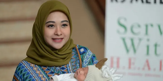 Usai Melahirkan, Poppy Bunga Stress ASI-nya Tidak Keluar