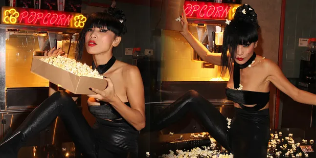 Usai Nyaris Bugil, Bai Ling Kembali Tampil Seksi dan Nip Slip Usai Nyaris Bugil, Bai Ling Kembali Tampil Seksi dan Nip Slip