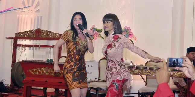 Usai 'Perang Dingin', Jupe & Depe Saling Follow Instagram Usai 'Perang Dingin', Jupe & Depe Saling Follow Instagram