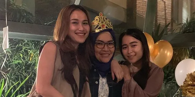 Usia 47, Umi Kalsum Ibu Ayu Ting Ting Makin Kurus dan Awet Muda