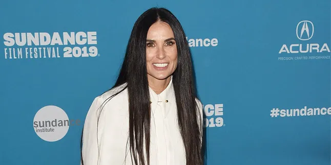 Usia Lebih dari Setengah Abad, Demi Moore Nekat Pose Tanpa Busana Usia Lebih dari Setengah Abad, Demi Moore Nekat Pose Tanpa Busana