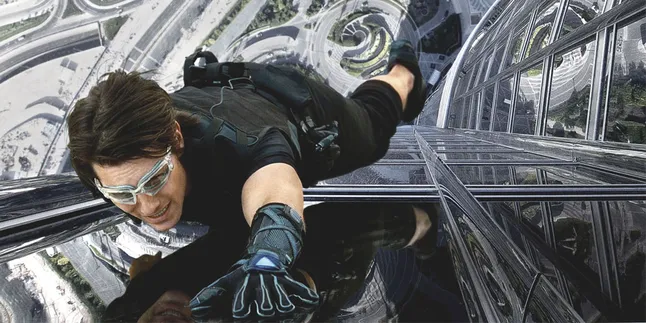 Usia Tak Lagi Muda, Tom Cruise Ngotot Lakoni Stunt Sendiri Usia Tak Lagi Muda, Tom Cruise Ngotot Lakoni Stunt Sendiri