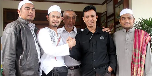 Ustaz Guntur Bumi dan Hans Suta Lakukan Islah Ustaz Guntur Bumi dan Hans Suta Lakukan Islah