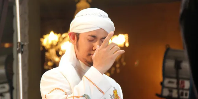 Ustaz Guntur Bumi Siap Tutup Semua Tempat Praktek Pengobatan