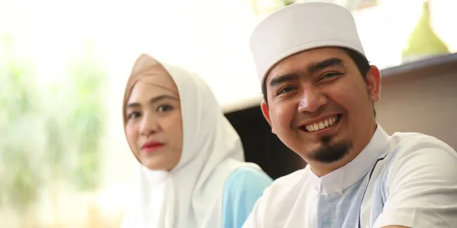 Ustaz Solmed Gelar Aqiqah Anak Sekaligus Rayakan Ulang Tahun di Hotel Ustaz Solmed Gelar Aqiqah Anak Sekaligus Rayakan Ulang Tahun di Hotel