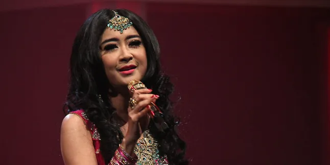 Uut Permatasari Rayakan Ulang Tahun di Tanah Suci